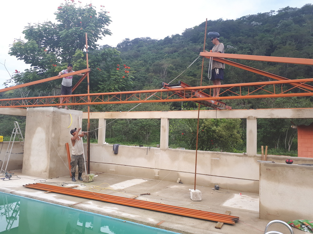 Deck e Área de Piscina