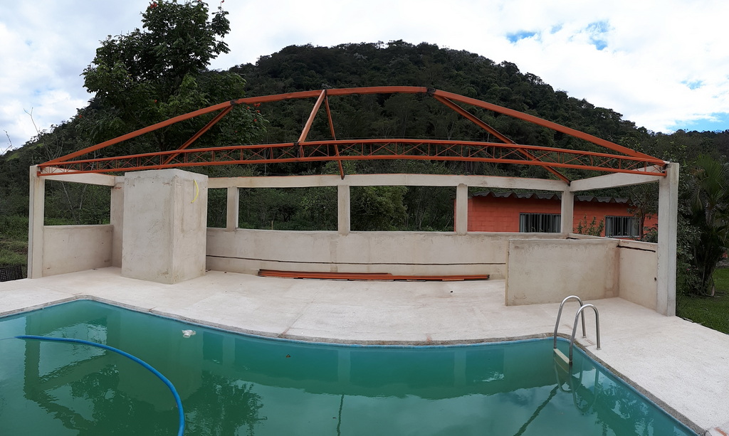 Deck e Área de Piscina