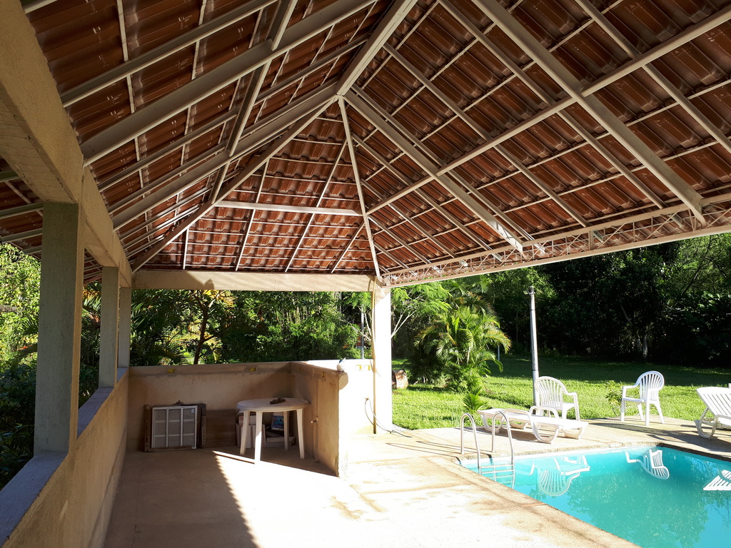 Deck e Área de Piscina