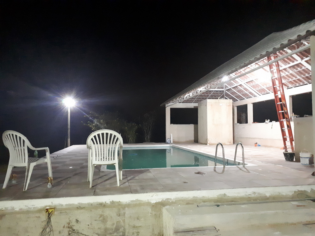 Deck e Área de Piscina